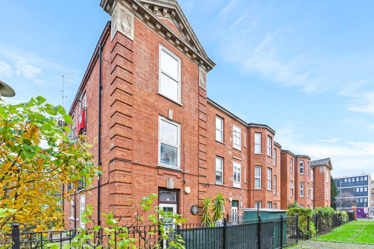 Family Friendly, Zone 2, 2 Beds, Overground 伦敦 外观 照片